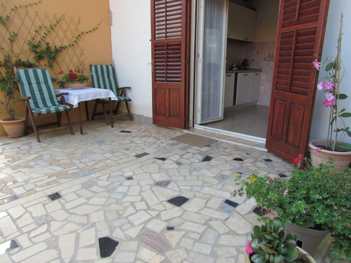 Apartment Ana Krnica Exterior photo